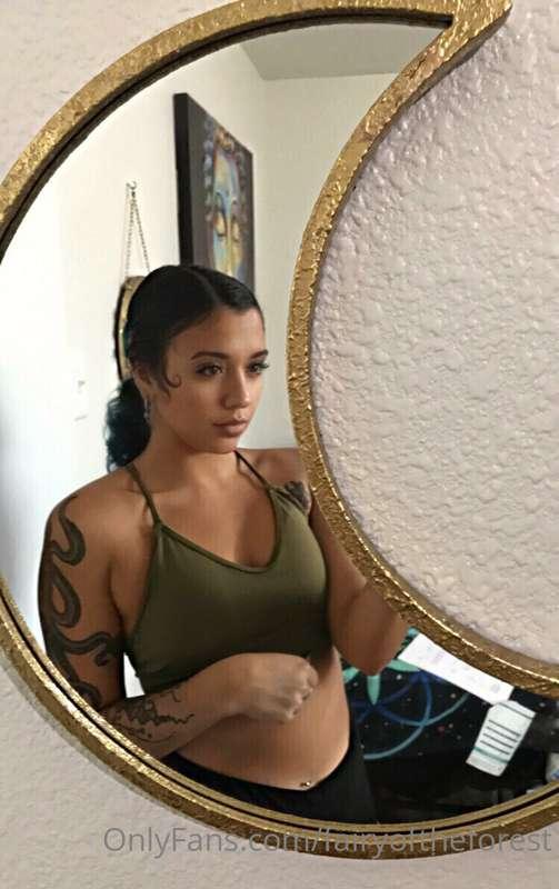 Pretty ass females love generous tips 💰 

Like this post to ..