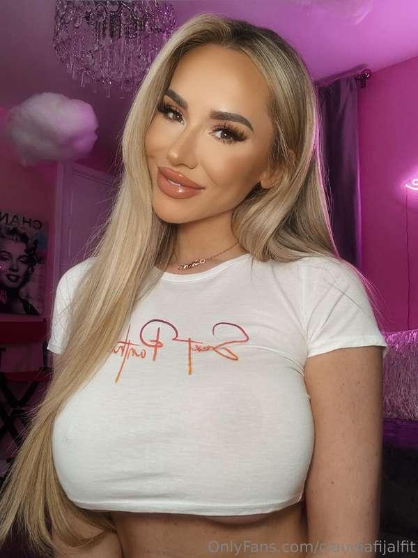 What's this?? A totally normal picture of me?? 🤭 😂
