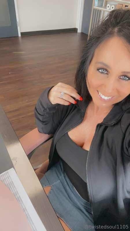 Thirsty Thursday ! Tip me for a drink after work and I’ll se..