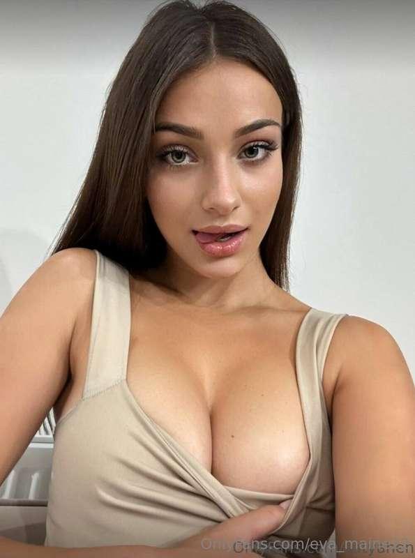 She's waiting for you 👉🔥@katyahen 🔥@katyahen @katyahen @katy..