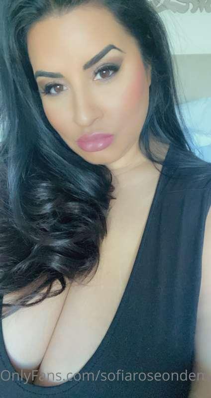 I'm teasing you with my body, but be sure to tip $5 for more..