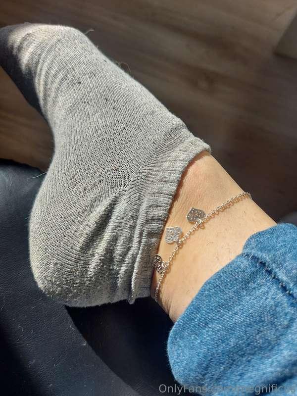 Warming my foot with socks, but I think it should be warming..