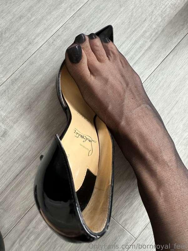 bornroyal_feet image #0