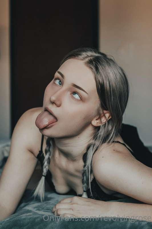 💕Makeup-Free Babydoll Lingerie Teaser Ahegao Photoset + Feet..