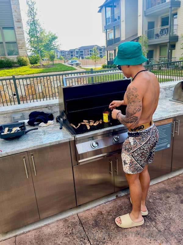 You getting on them knees so daddy can feed you?😈