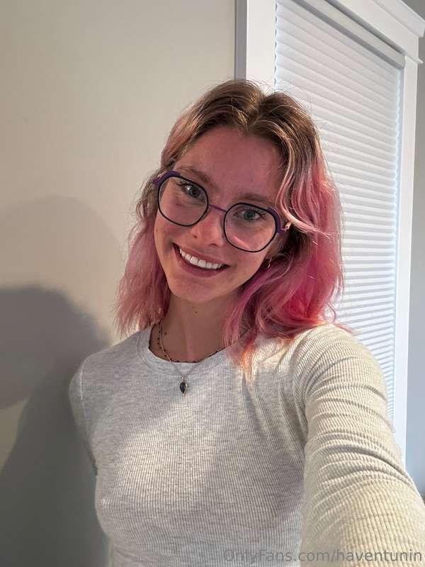 I’m going live rn on @haven.tunin and taking a bubble bath🥰 ..