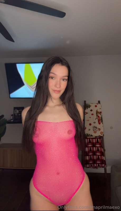 Do you like my pink lingerie? 🙈🩷