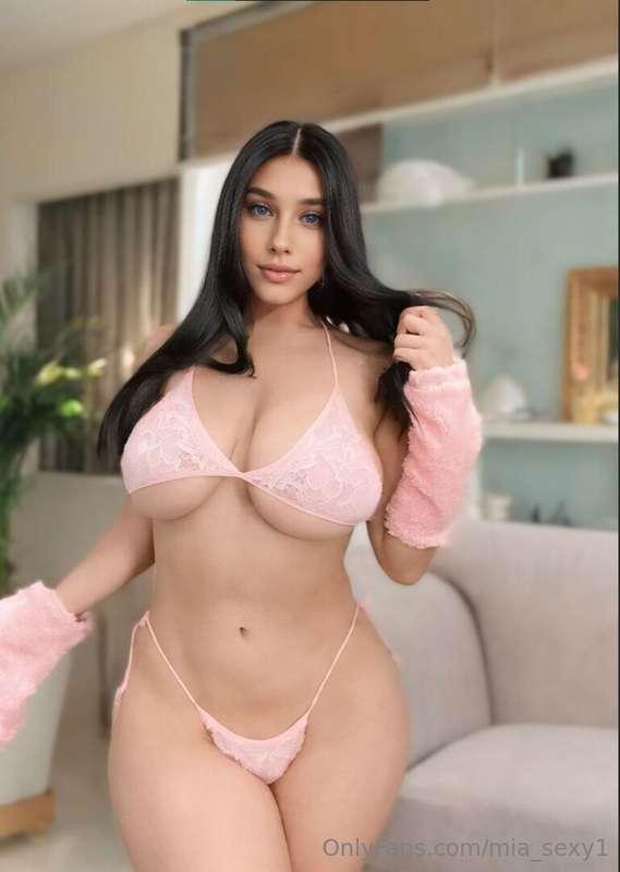 THIS PUSSY @lorraine_kisss SWEET LIKE CANDY🤤🤤🤤 SHE KNEAD HER..