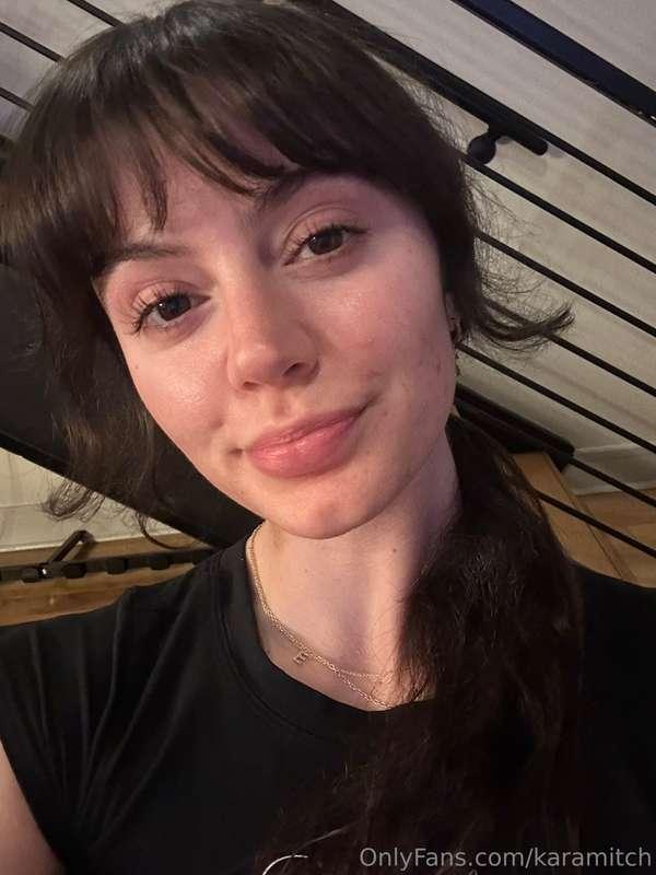 Bored and horny hehe, hmu <3