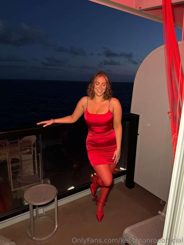 kellymonroeofficial image #1