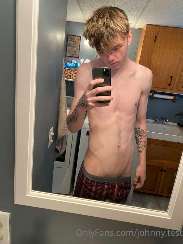 Heyy ;) message me I miss talking to all of you 🥺
