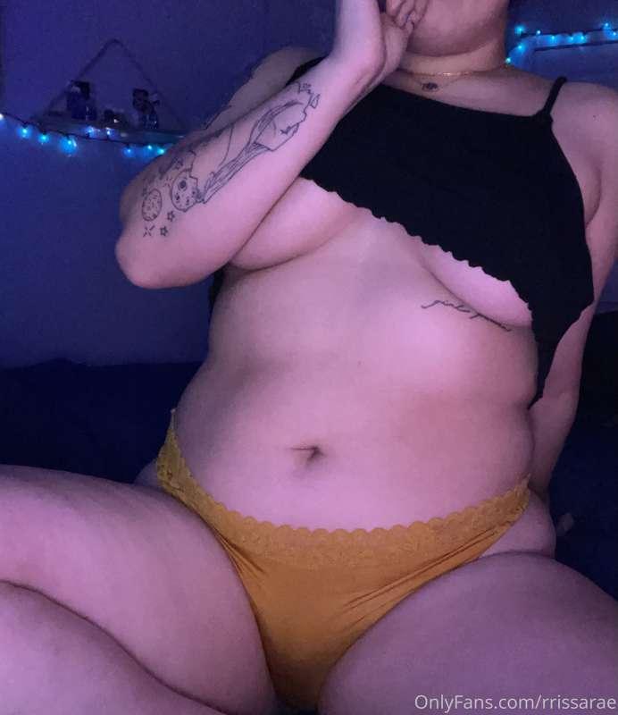 little under boob moment :) 💕💕