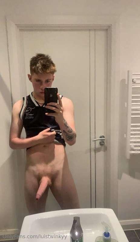 Check out my beautiful twinky  chav boy 😜 I’m sure you’ve se..