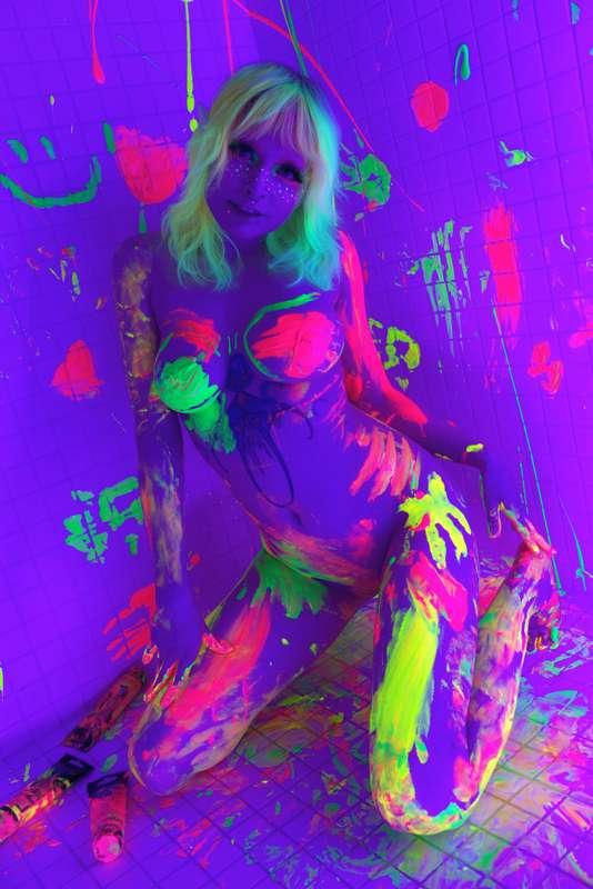 Wanna play with some paints? 😘💕⚡️