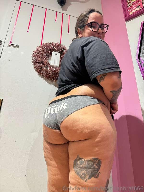 Sniffing or licking first?