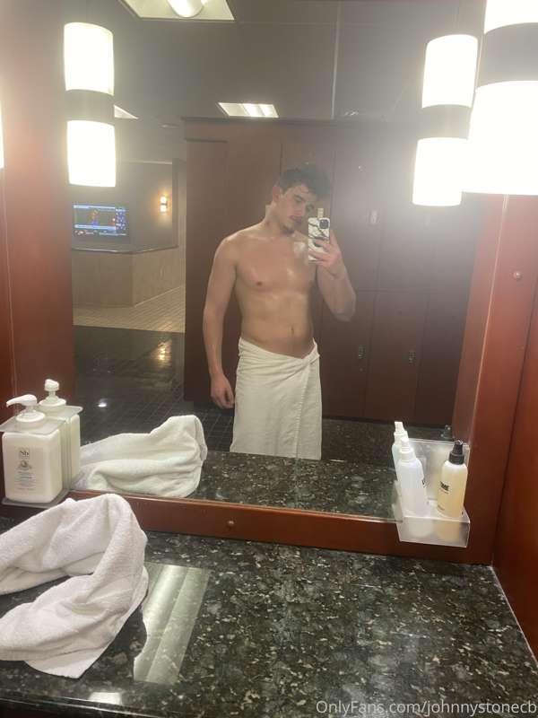 Post-gym pictures! Like and comment if I should post more af..