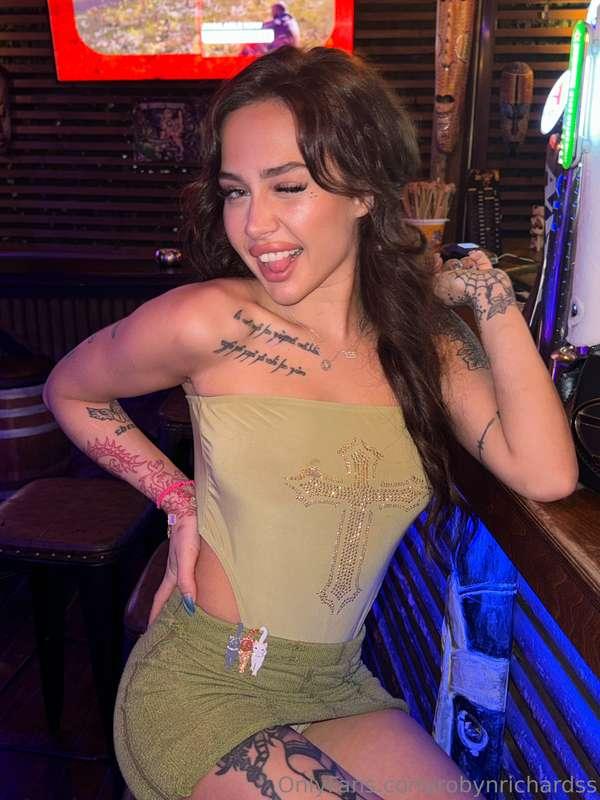 Whoops i think my skirt is to short!!🤭