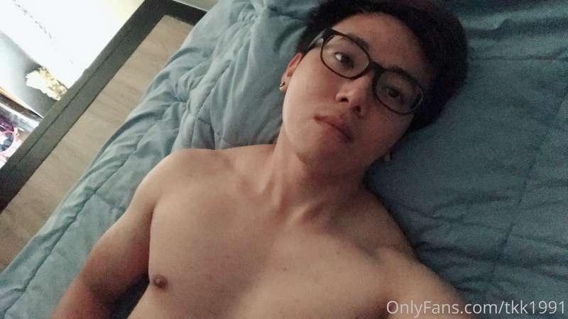 เงี่ยนควยขึ้นมาตอนนี้ พอจะอ้อนใครได้บ้างครับ🤓