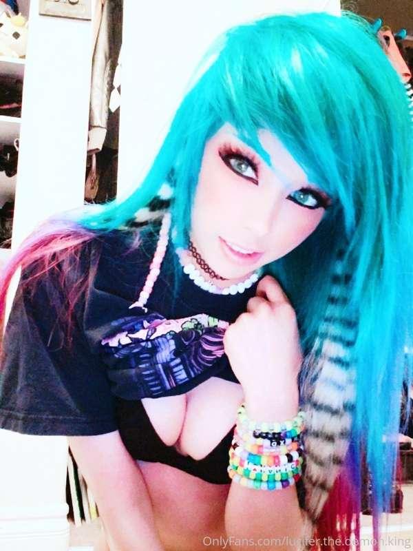 Hey hey just got off work ;3