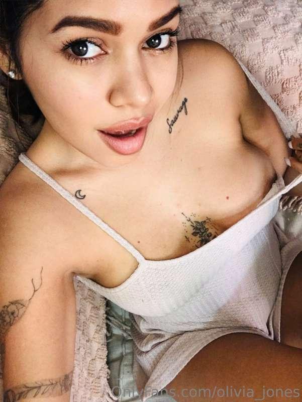 Do you want to see more? I'll wait for you in my DM 😋😏