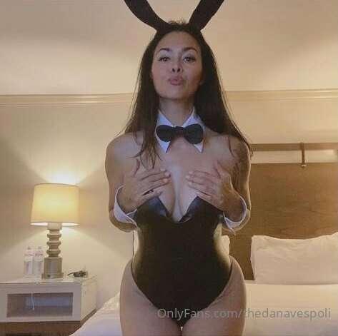 Some bunny needs you 🍆