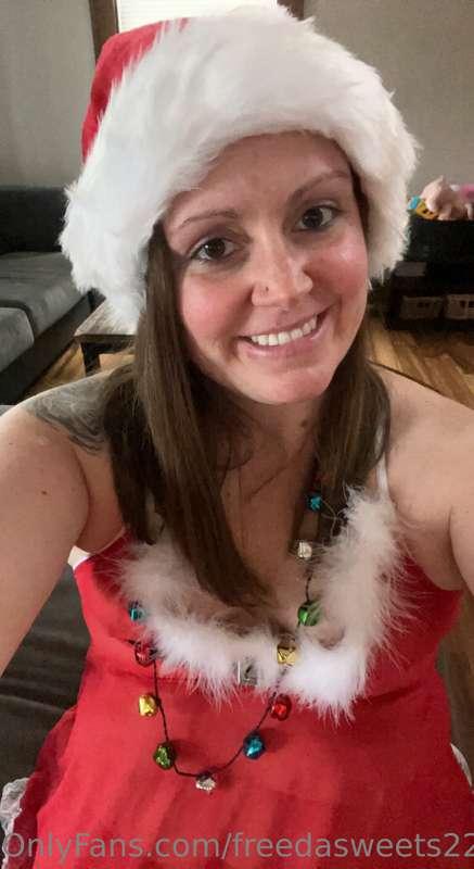 Taking full advantage of these sexy Christmas gifts 😈

Who w..