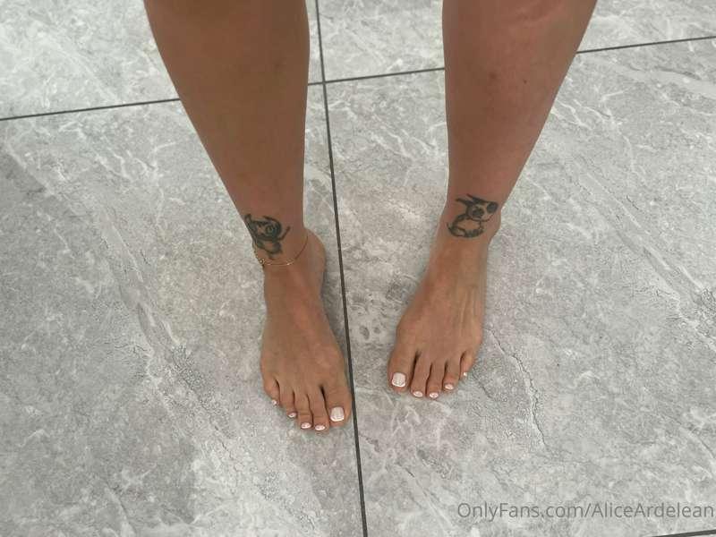 ❤️where my feet lovers at?