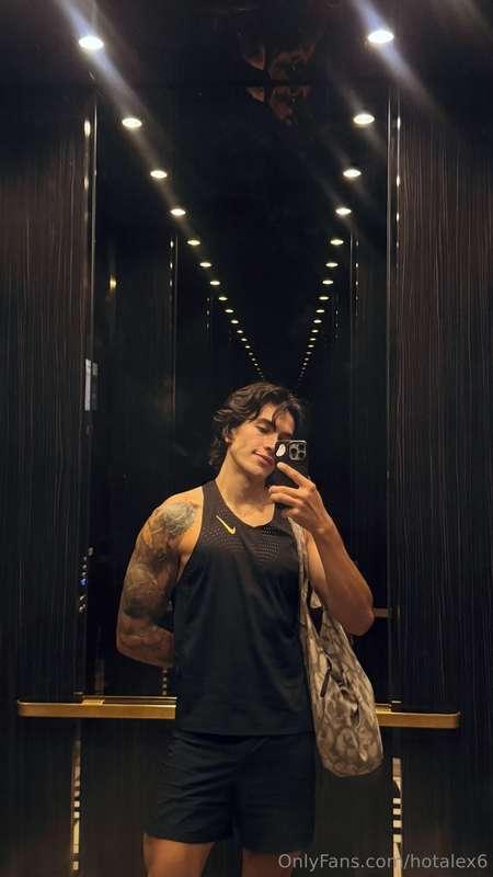 I look good in sportswear?🖤