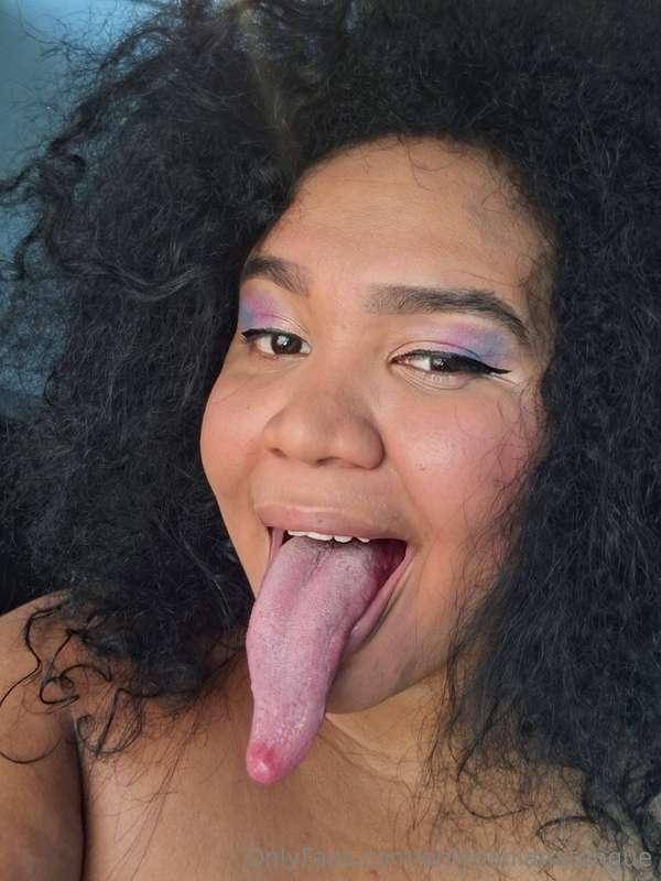 Do you want see the magic i doo with this long tongue? im su..
