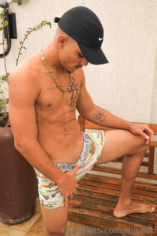 🇧🇷 Vcs curtem foto de cueca com a rola marcando? 
🇺🇸 Do you ..