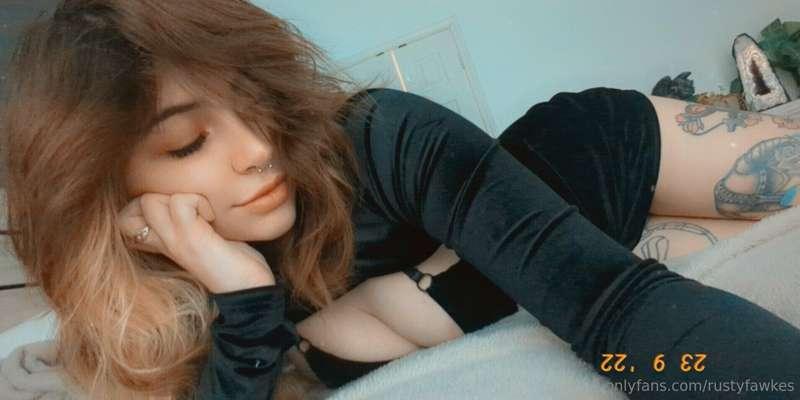 I am aliiiiive! Just wanted to post a little something for y..