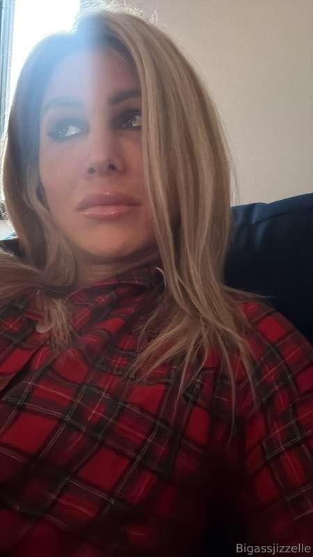 Having a lazy day today.Want to come and chat to me babe! ❤️..