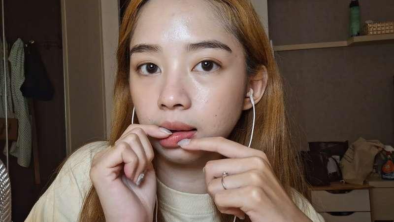ASMR fingers nibbling 🧤💋💦