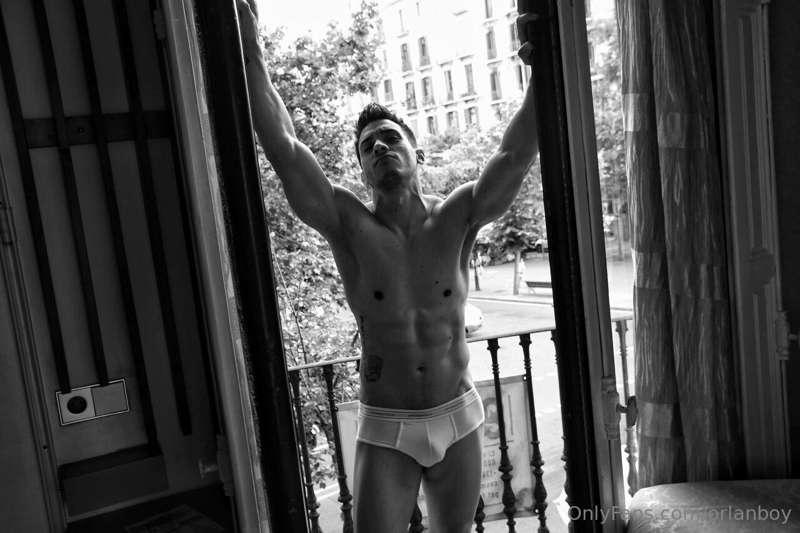 Do you like black and white photos?😏😏