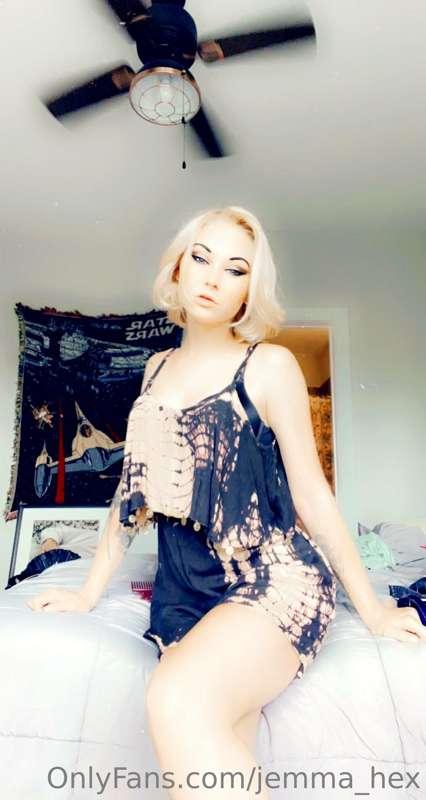 Should I go back blonde? Send a lil tip if you want me to!😻😘