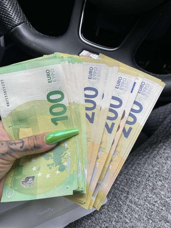 My new boobs are paid 🤑😍 I have my surgery monday 🥰😍FINALLY😍..