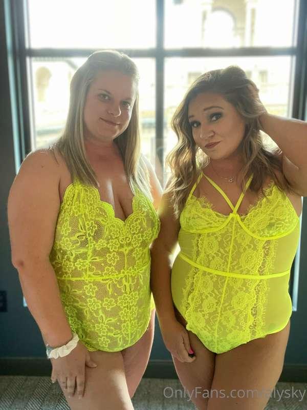 What’s draws your attention more? Us or the bright yellow li..