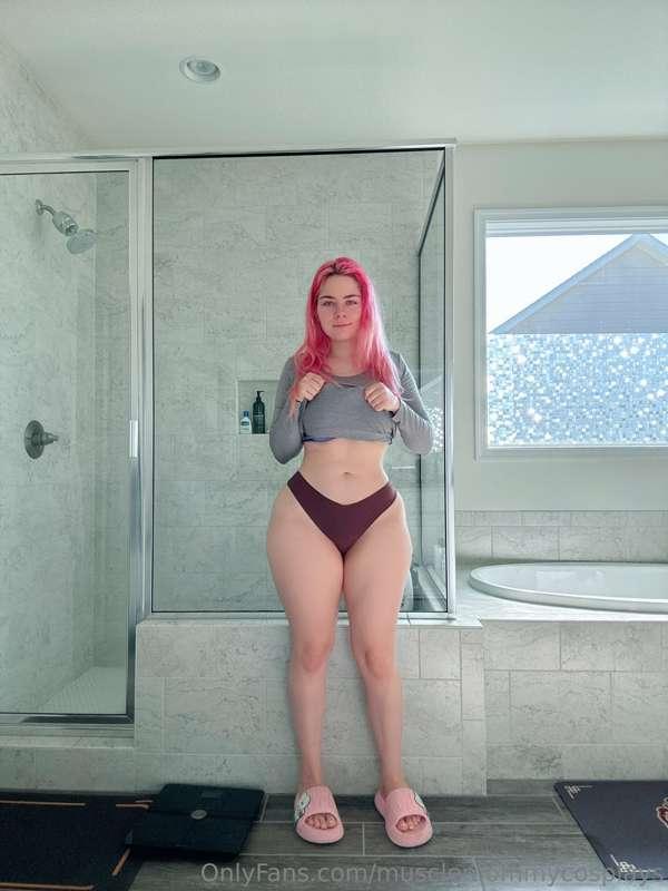 musclemommycosplays image #0