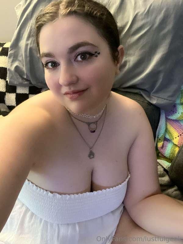 more cute sexy videos ;) would you want me to sit on your fa..