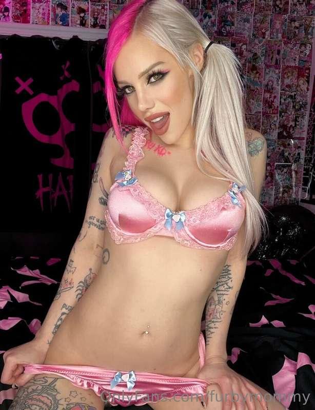 🎀im just the perfect gift that keeps on givvvingggg