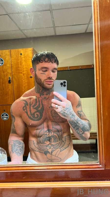 I’m in my gym changing room, and I’m horny, how are you serv..