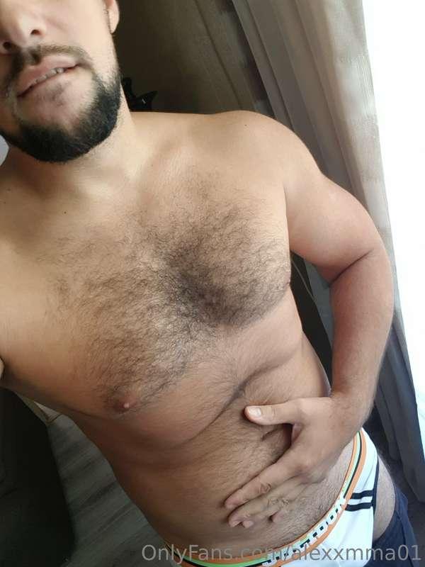 I bet you want to touch my hairy chest😎