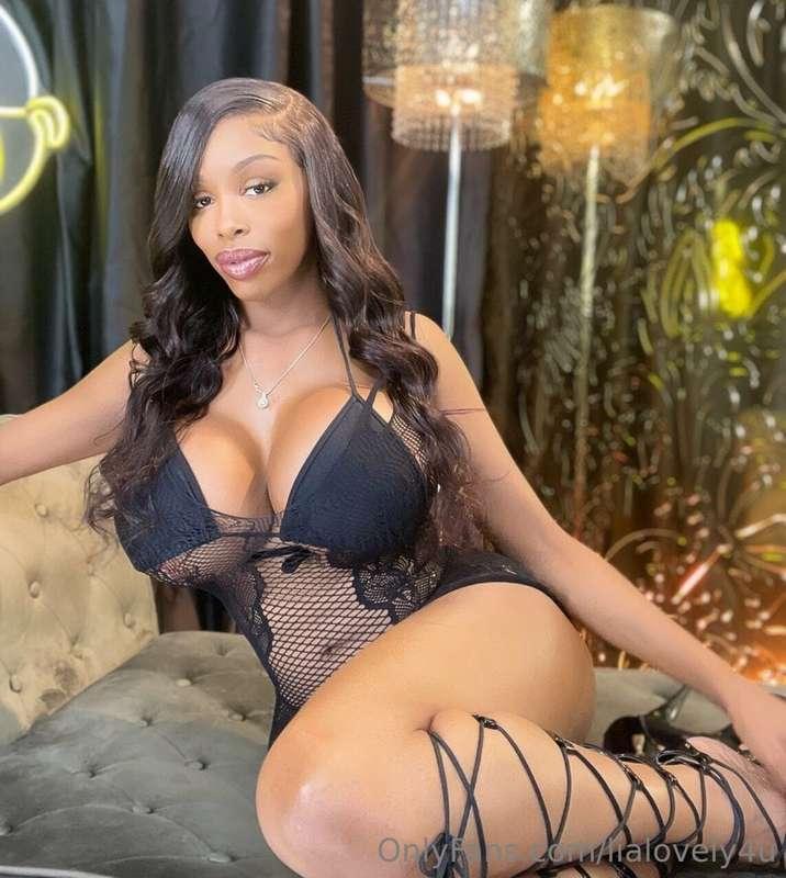 THURSDAY NIGHTS ARE MY  FAVORITE ❤️ 😘
Which day of the week ..