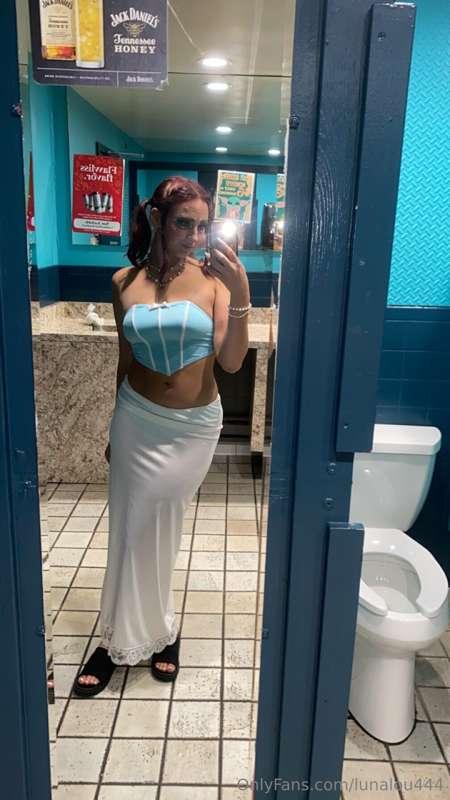 comment something to make me wet and i’ll send you the pussy..