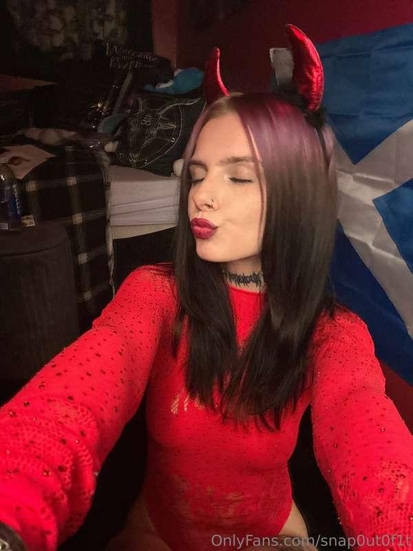 snap0ut0f1t main image