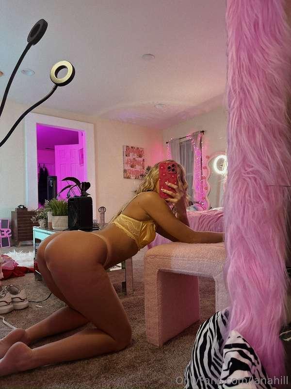 All this for your eyes only 🍑