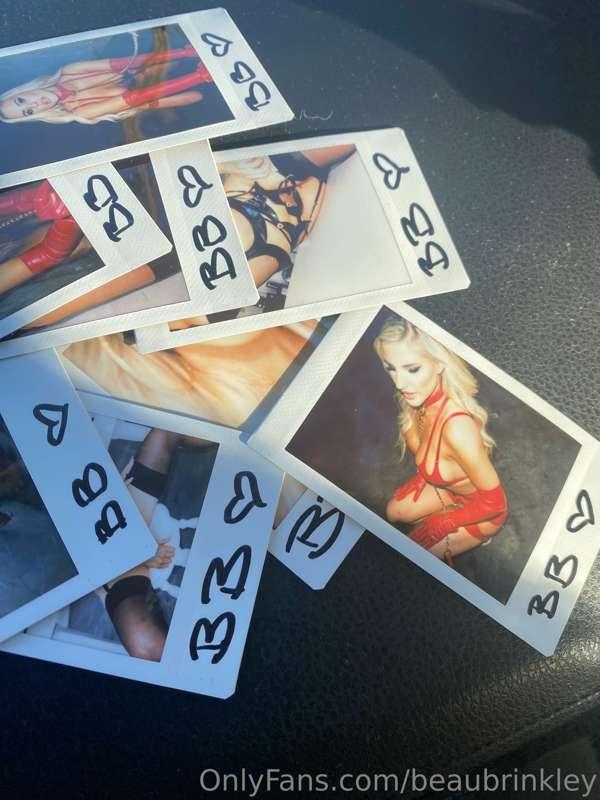 🖊️SIGNED Polaroids for sale!!! I’ll ship them to you💋💋💋📩💌 Me..