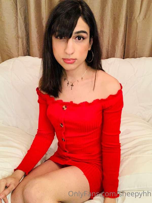 Red dress 
Red panties 
Ready to mee t your parents 💕
The vi..