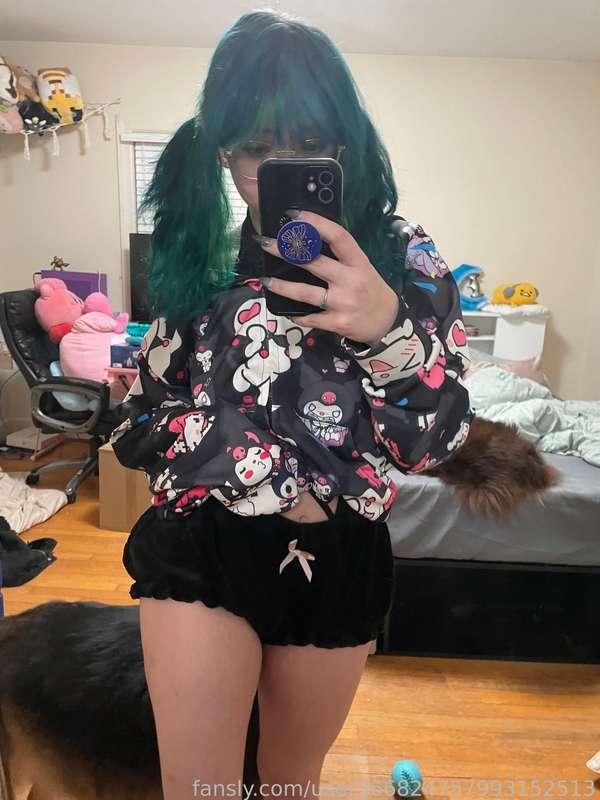 Good morninggg would you like to see what’s under this? 😌