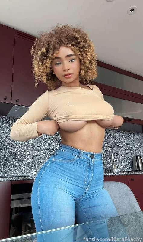 kiarapeachy image #4